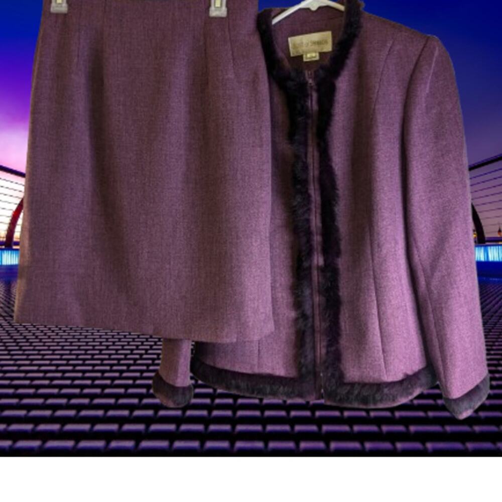 Rose of Sharon  8 40 plum lined zipper front jacket side slits. Beautiful suit.